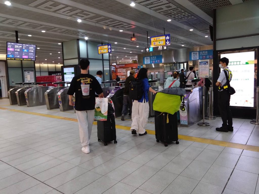 桃園空港MRTの改札