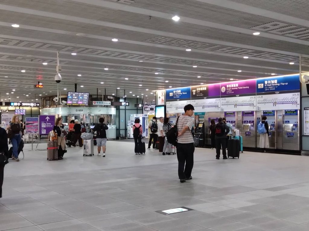 桃園空港MRT駅の券売機