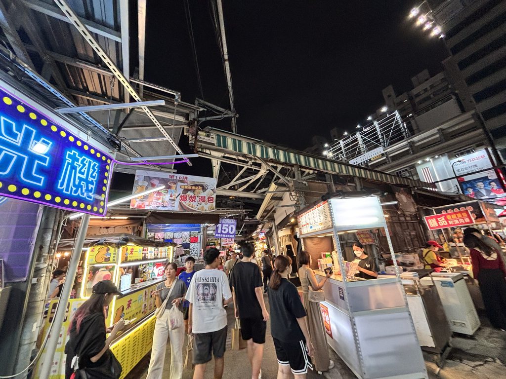 瑞豐夜市の通りのにぎわい